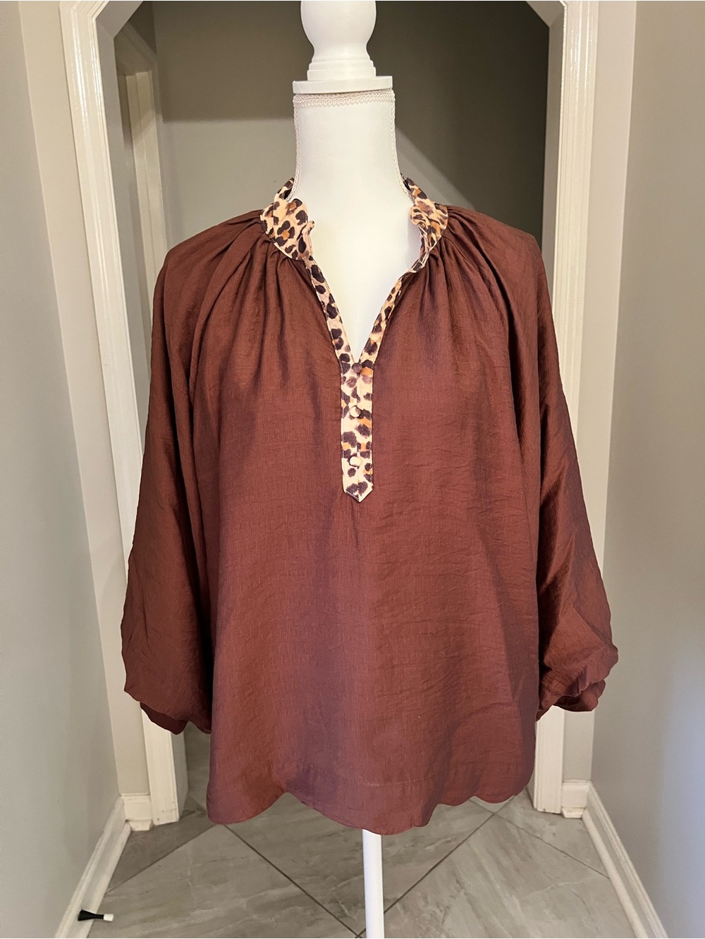 Umgee Brown blouse with Leopard Trim Large